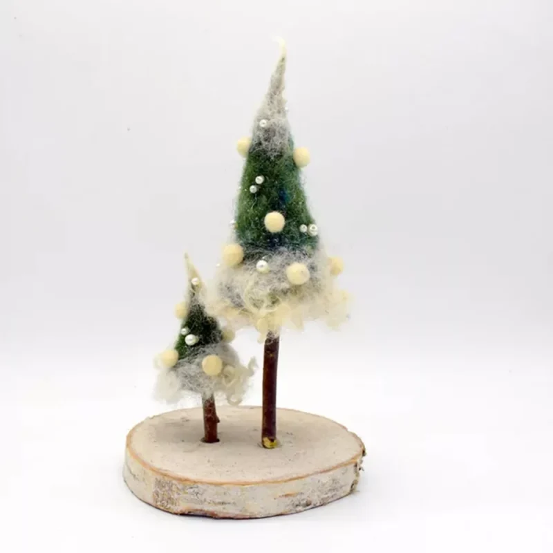 Needle felted Christmas tree decoration 01.webp